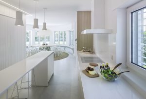 como distribuir una cocina alargada